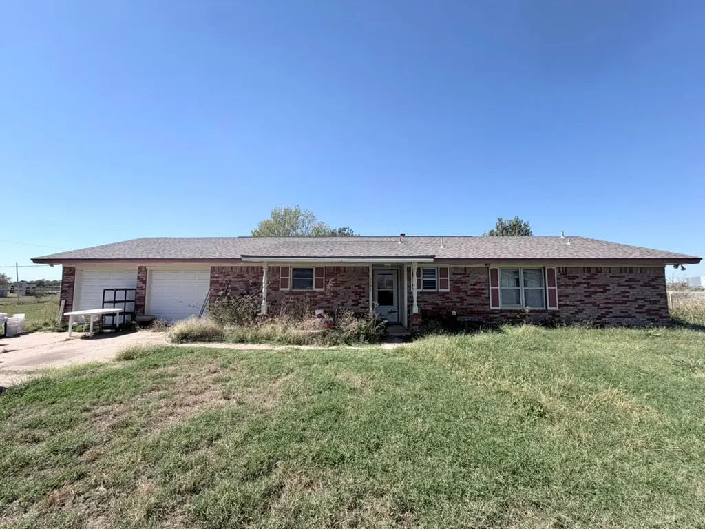Front exterior — 2501 Manor Road, Yukon, OK 73099