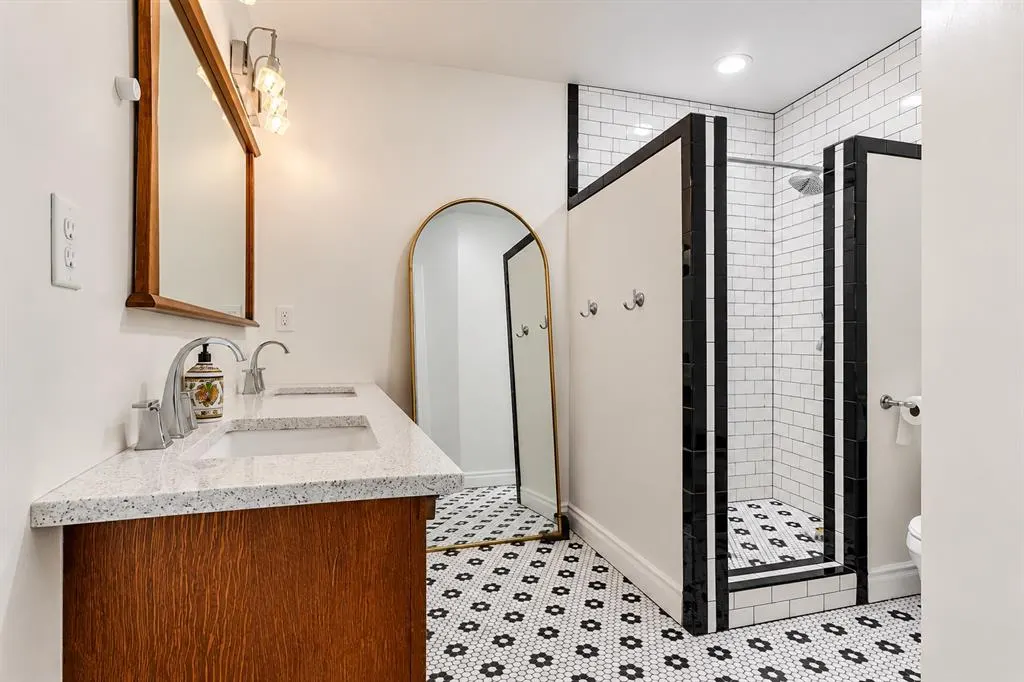 Photo 12 — 1719 NW 12th Street, Oklahoma City, OK 73106