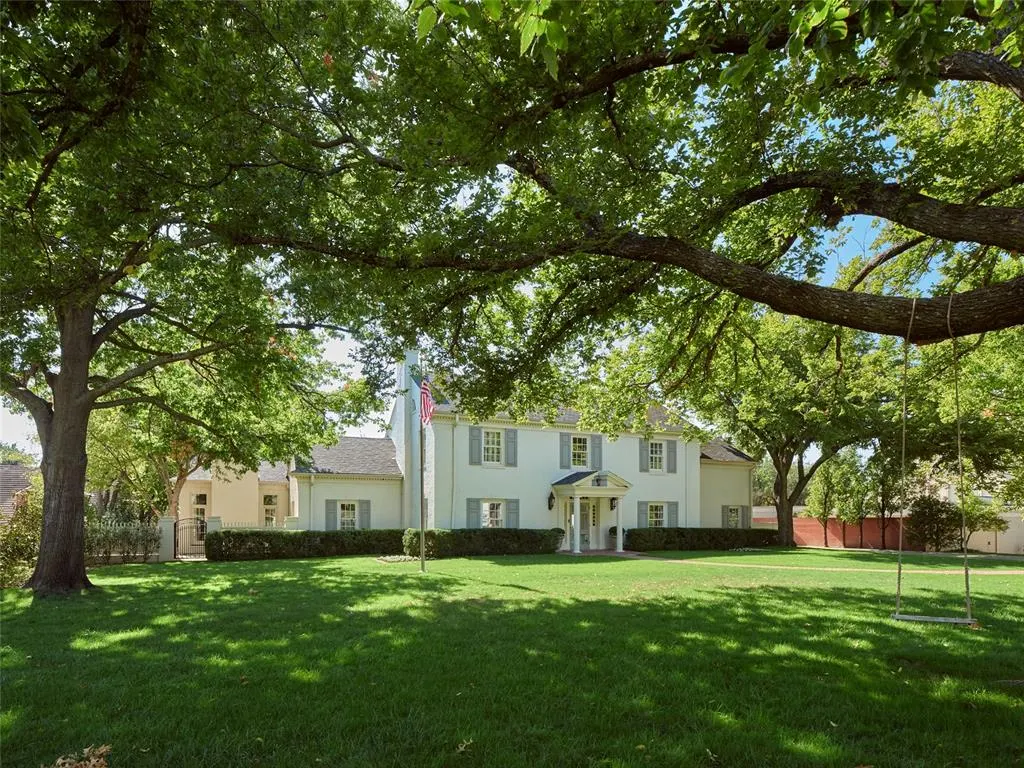 Photo 2 — 6803 Avondale Drive, Nichols Hills, OK 73116