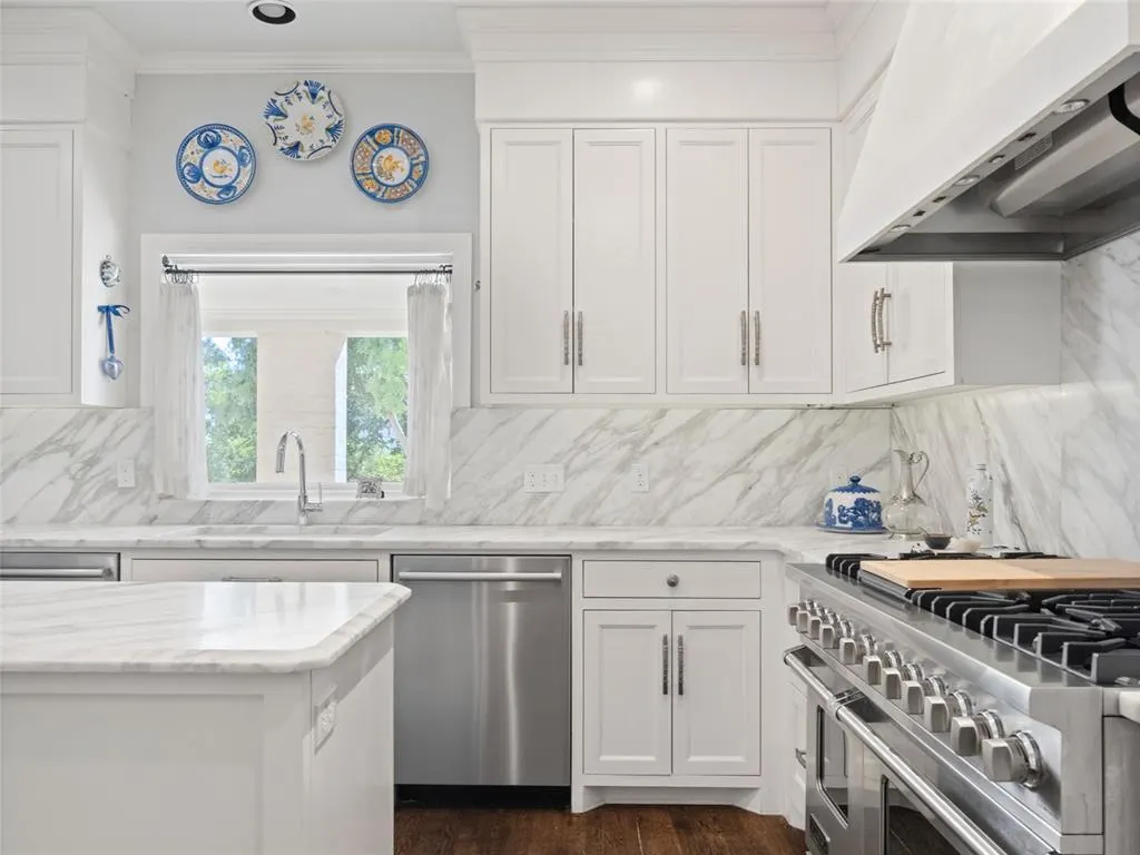 Photo 7 — 6803 Avondale Drive, Nichols Hills, OK 73116