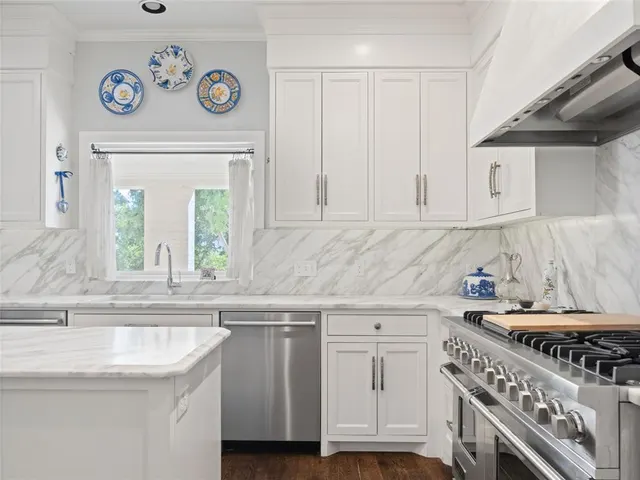 Photo 7 — 6803 Avondale Drive, Nichols Hills, OK 73116