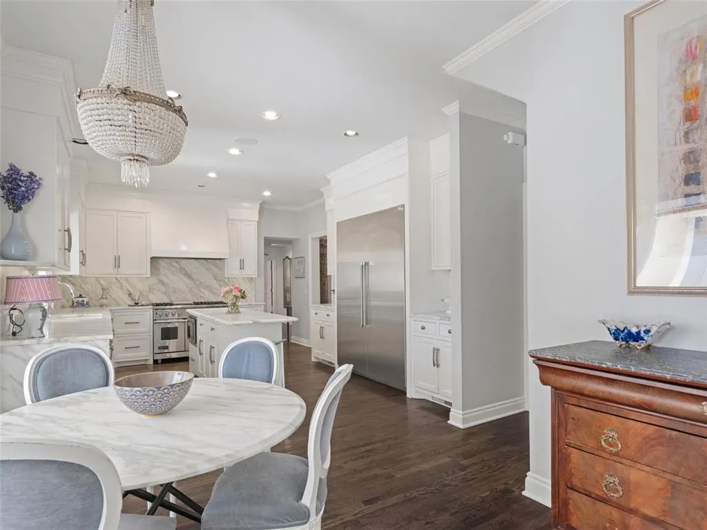 Photo 8 — 6803 Avondale Drive, Nichols Hills, OK 73116
