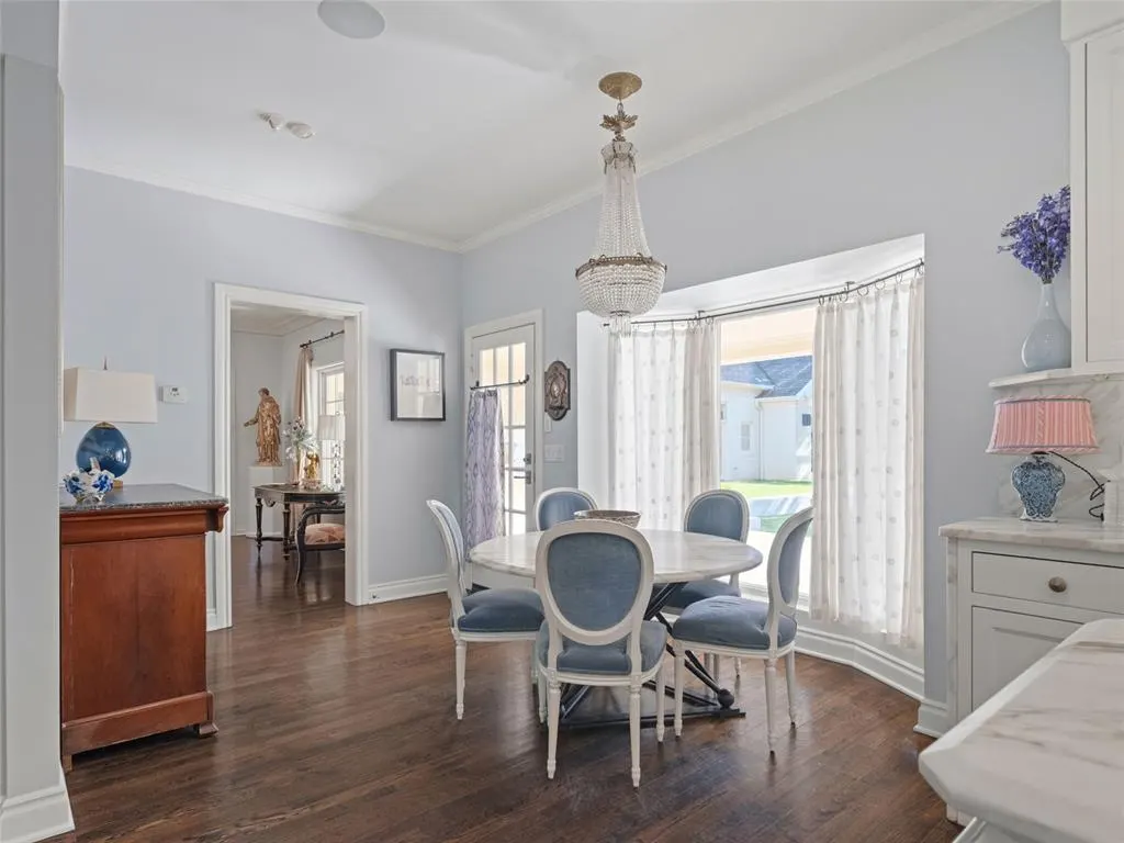Photo 10 — 6803 Avondale Drive, Nichols Hills, OK 73116