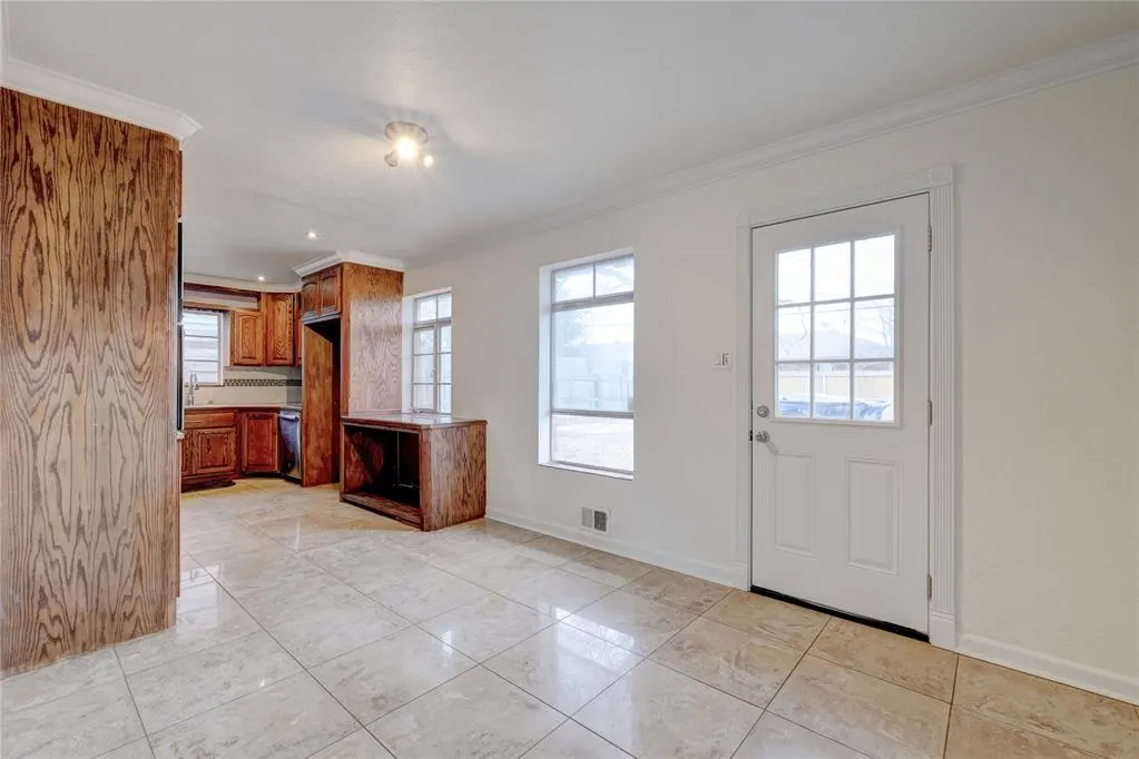 Photo 4 — 1501 Carlisle Court, Oklahoma City, OK 73120