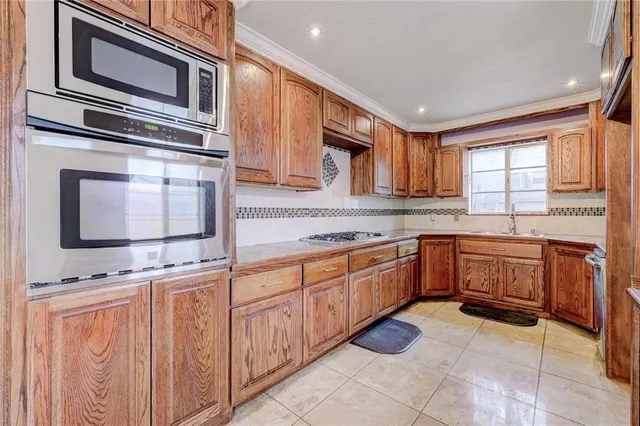 Photo 8 — 1501 Carlisle Court, Oklahoma City, OK 73120