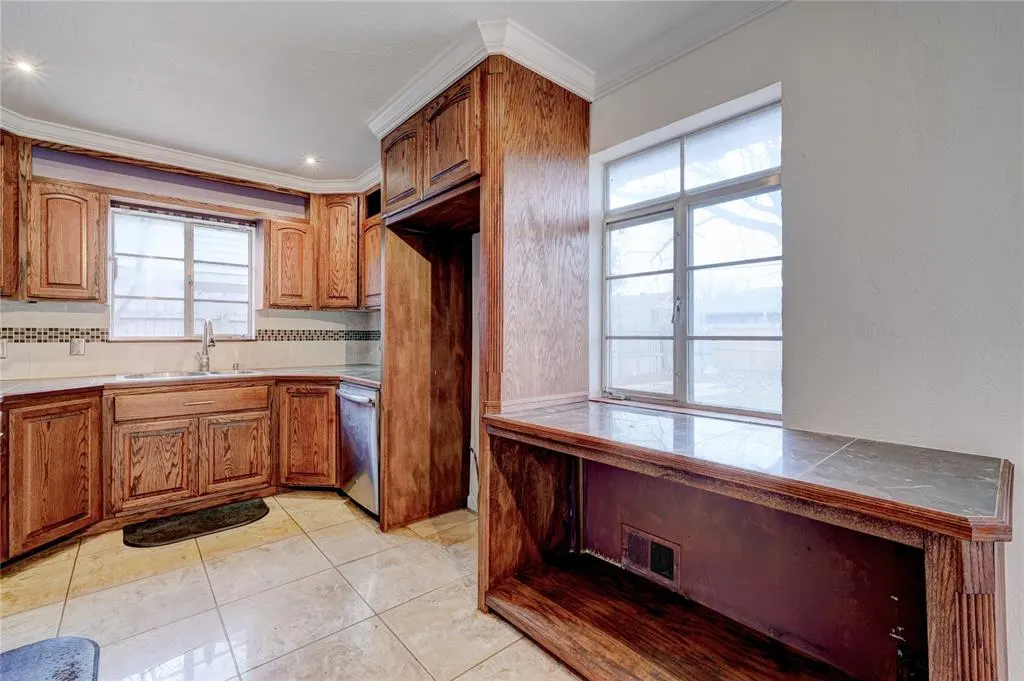 Photo 9 — 1501 Carlisle Court, Oklahoma City, OK 73120