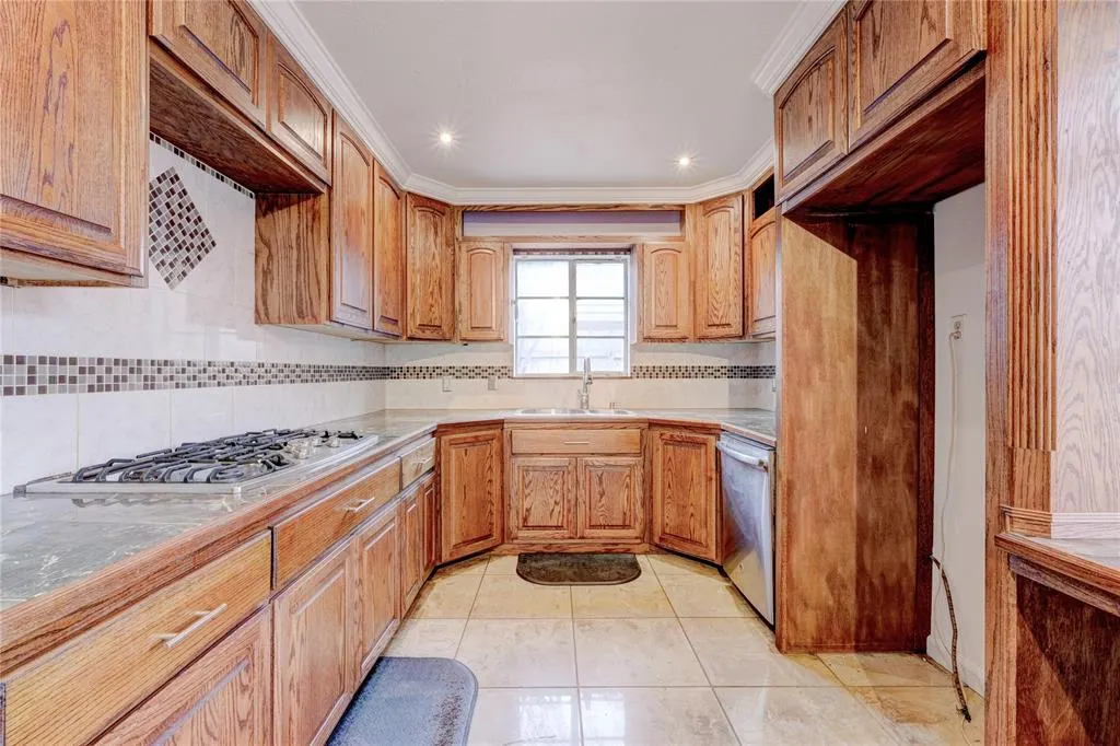 Photo 10 — 1501 Carlisle Court, Oklahoma City, OK 73120