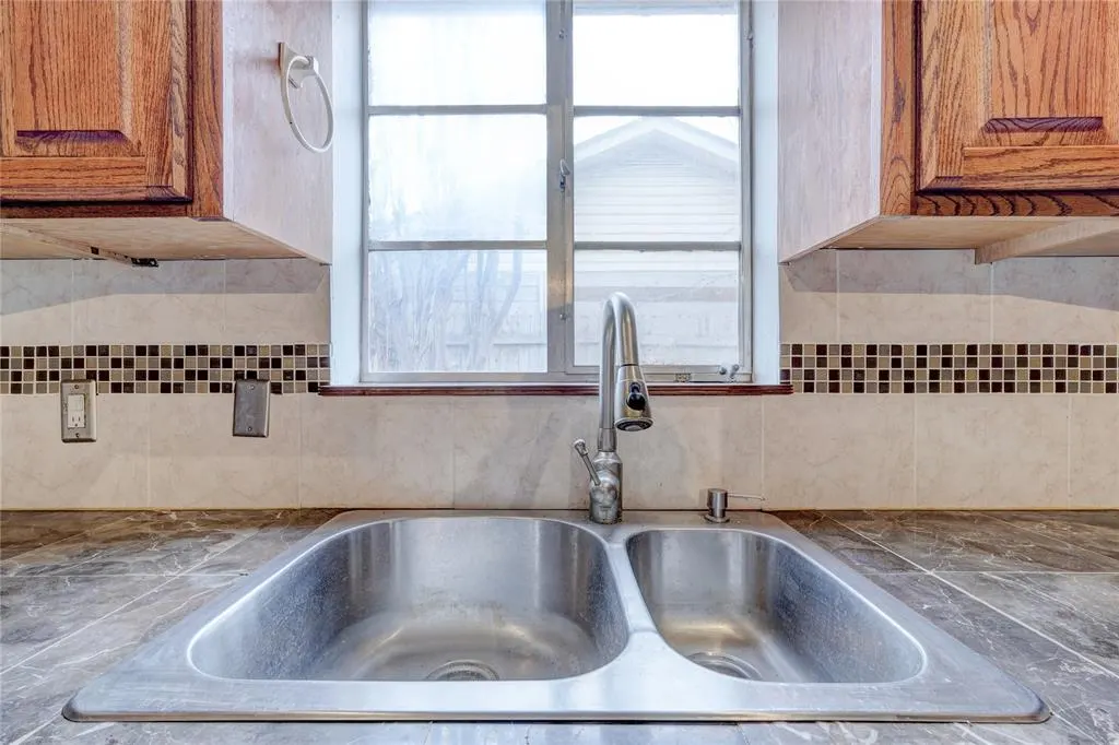 Photo 13 — 1501 Carlisle Court, Oklahoma City, OK 73120