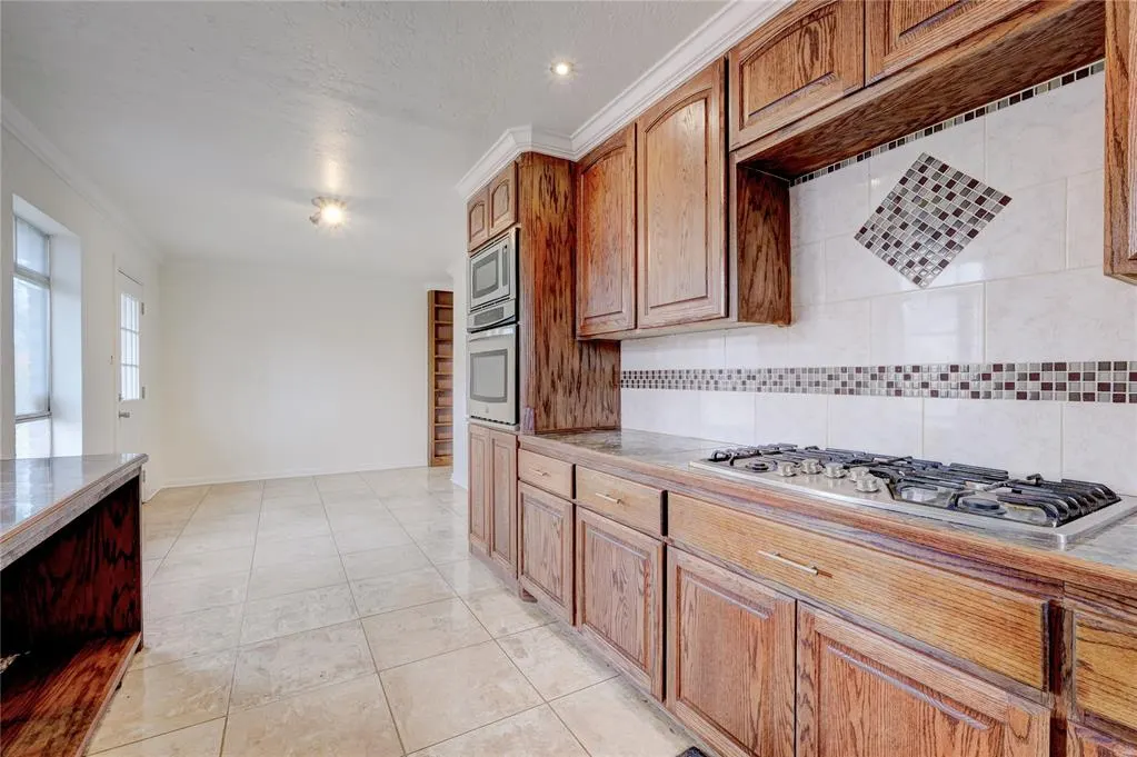 Photo 14 — 1501 Carlisle Court, Oklahoma City, OK 73120