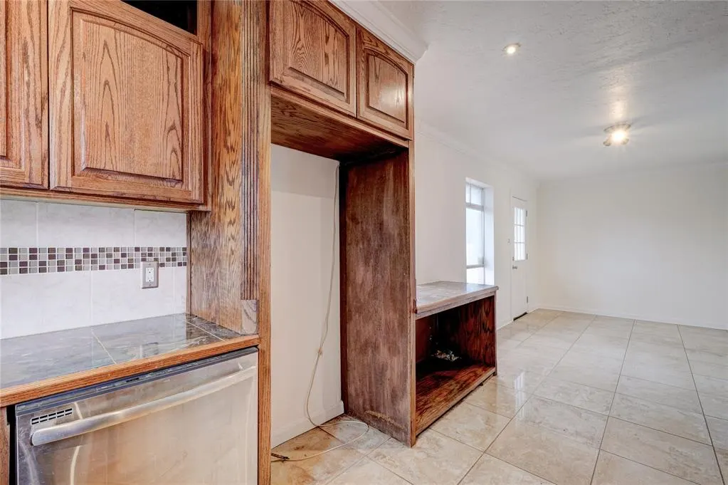 Photo 15 — 1501 Carlisle Court, Oklahoma City, OK 73120