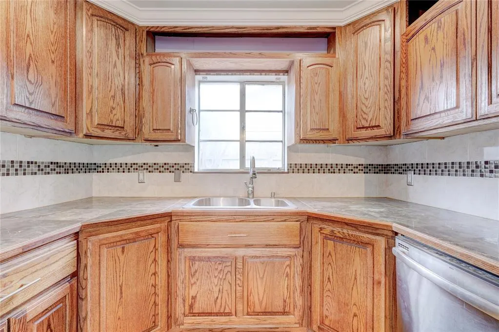 Photo 16 — 1501 Carlisle Court, Oklahoma City, OK 73120