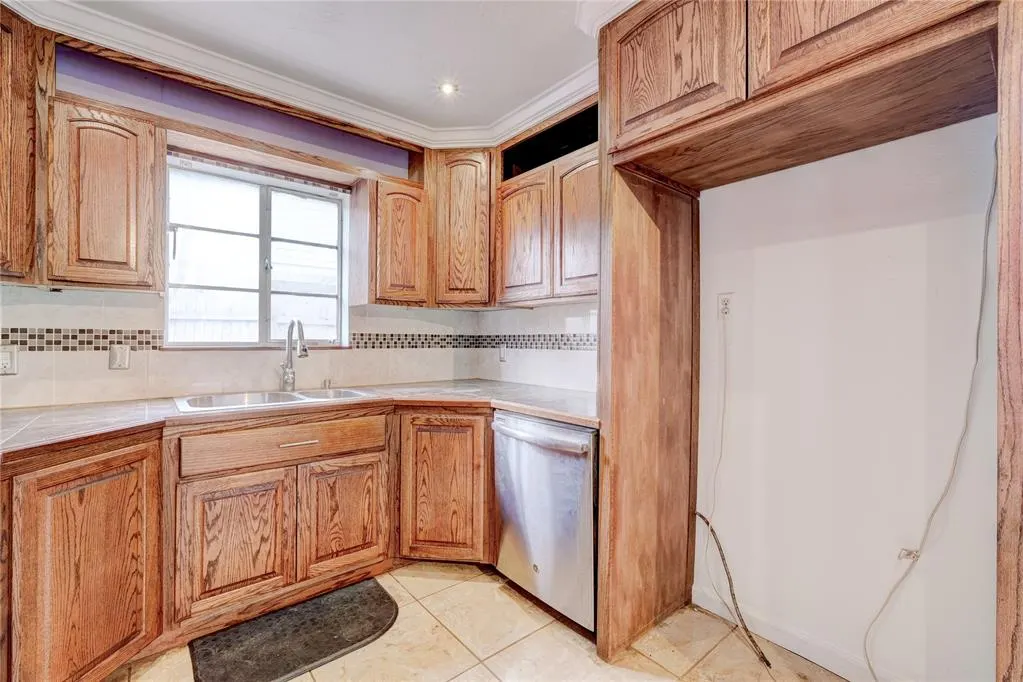 Photo 17 — 1501 Carlisle Court, Oklahoma City, OK 73120