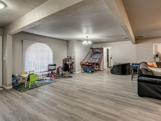 Photo 7 — 10901 N Villa Avenue, Oklahoma City, OK 73120