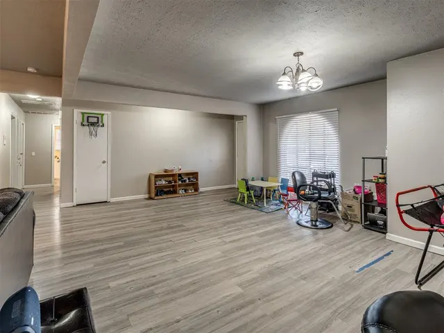 Photo 8 — 10901 N Villa Avenue, Oklahoma City, OK 73120
