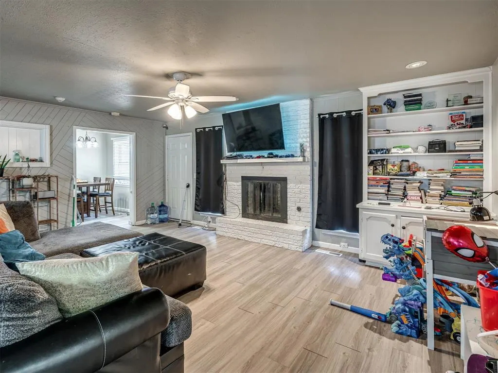 Photo 11 — 10901 N Villa Avenue, Oklahoma City, OK 73120