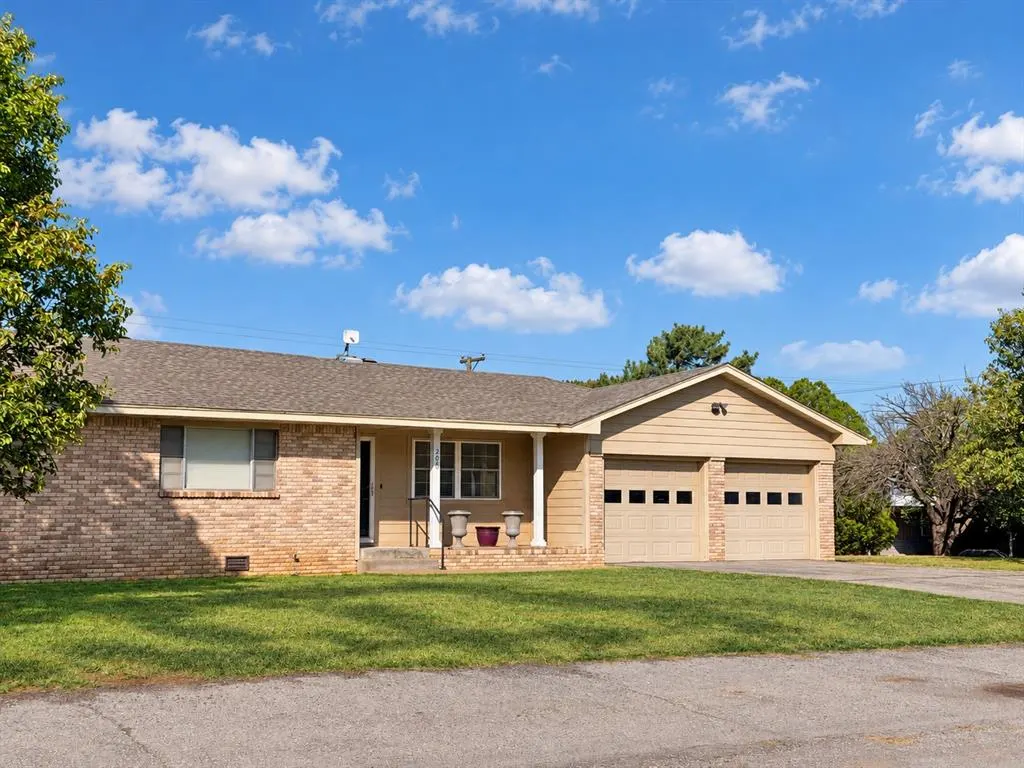 Photo 5 — 205 S Highland Drive, Erick, OK 73645