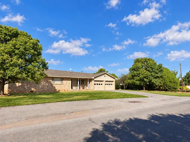 Photo 6 — 205 S Highland Drive, Erick, OK 73645