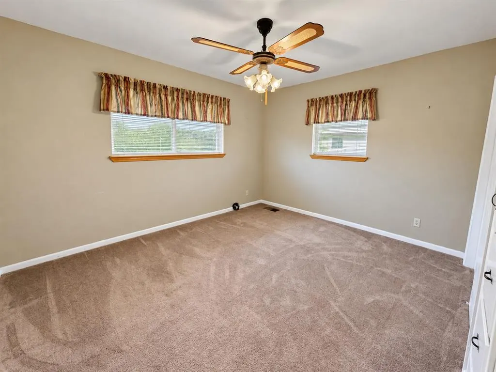 Photo 9 — 205 S Highland Drive, Erick, OK 73645