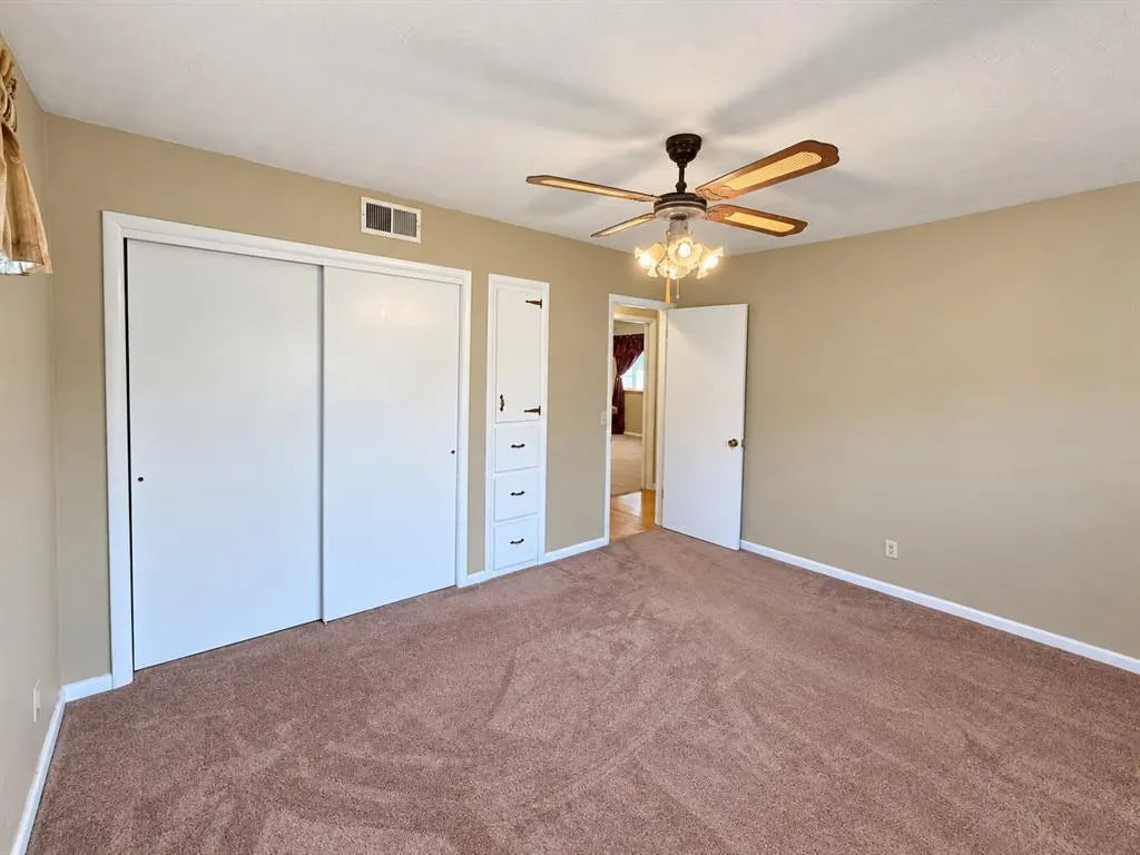 Photo 11 — 205 S Highland Drive, Erick, OK 73645