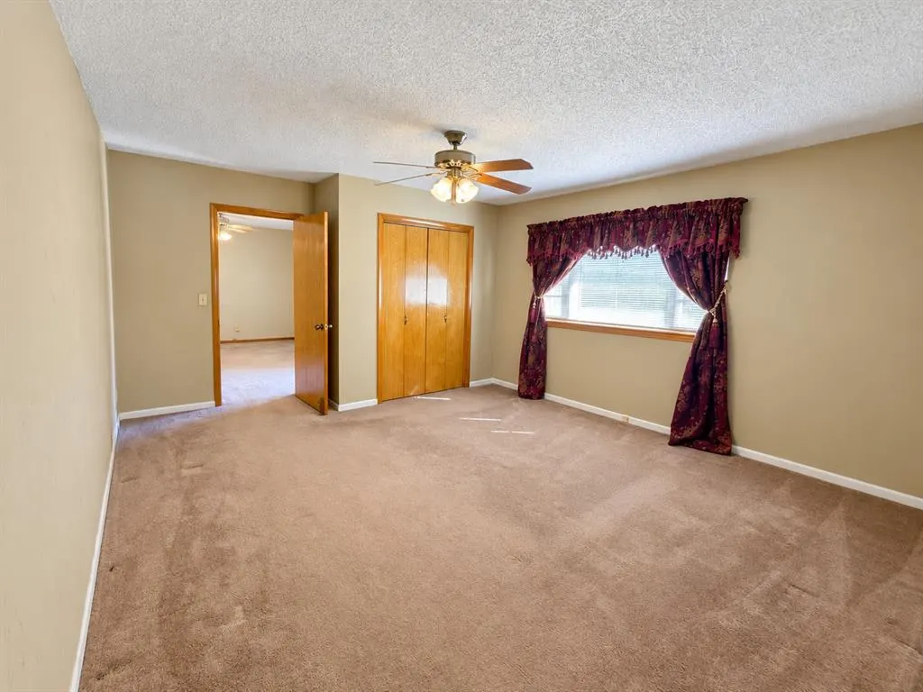 Photo 14 — 205 S Highland Drive, Erick, OK 73645