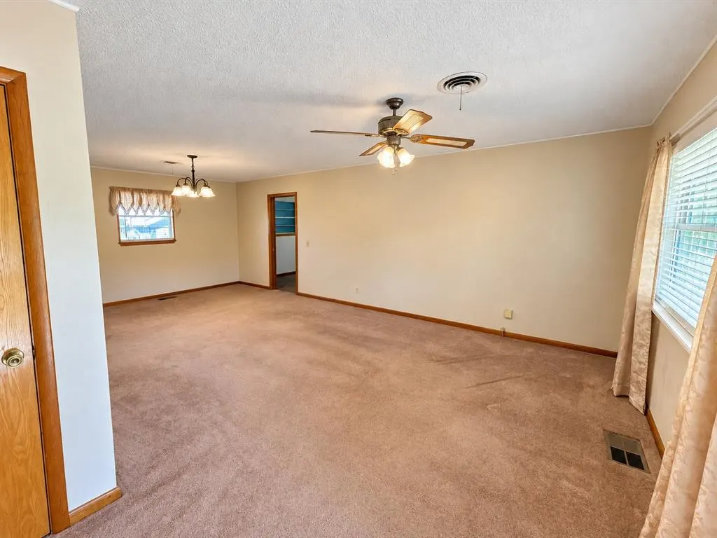 Photo 16 — 205 S Highland Drive, Erick, OK 73645
