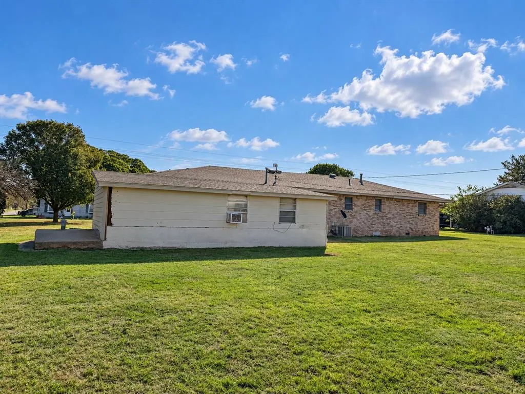 Photo 29 — 205 S Highland Drive, Erick, OK 73645