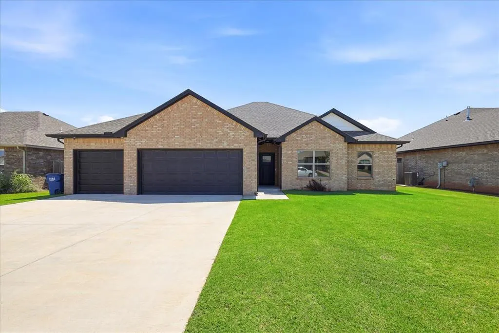 Front exterior — 704 N Cottontail Way, Mustang, OK 73064