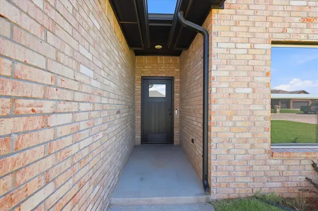 Photo 3 — 704 N Cottontail Way, Mustang, OK 73064