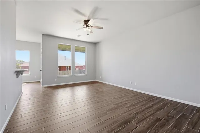 Photo 5 — 704 N Cottontail Way, Mustang, OK 73064
