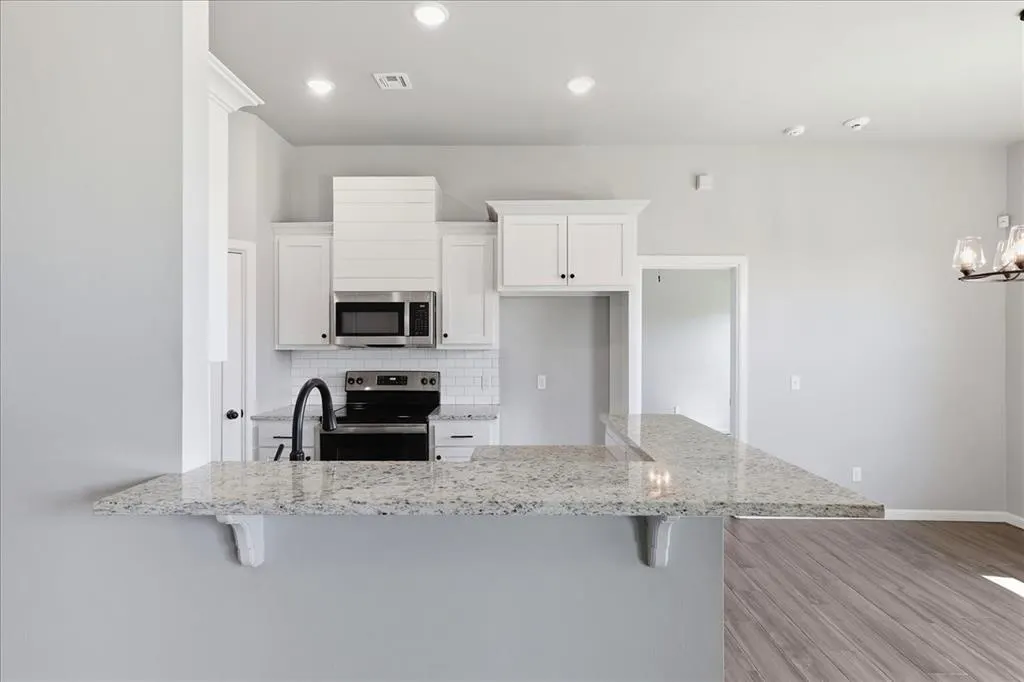 Photo 9 — 704 N Cottontail Way, Mustang, OK 73064