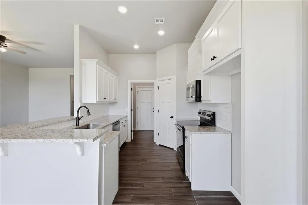 Photo 10 — 704 N Cottontail Way, Mustang, OK 73064