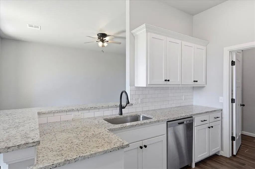 Photo 11 — 704 N Cottontail Way, Mustang, OK 73064