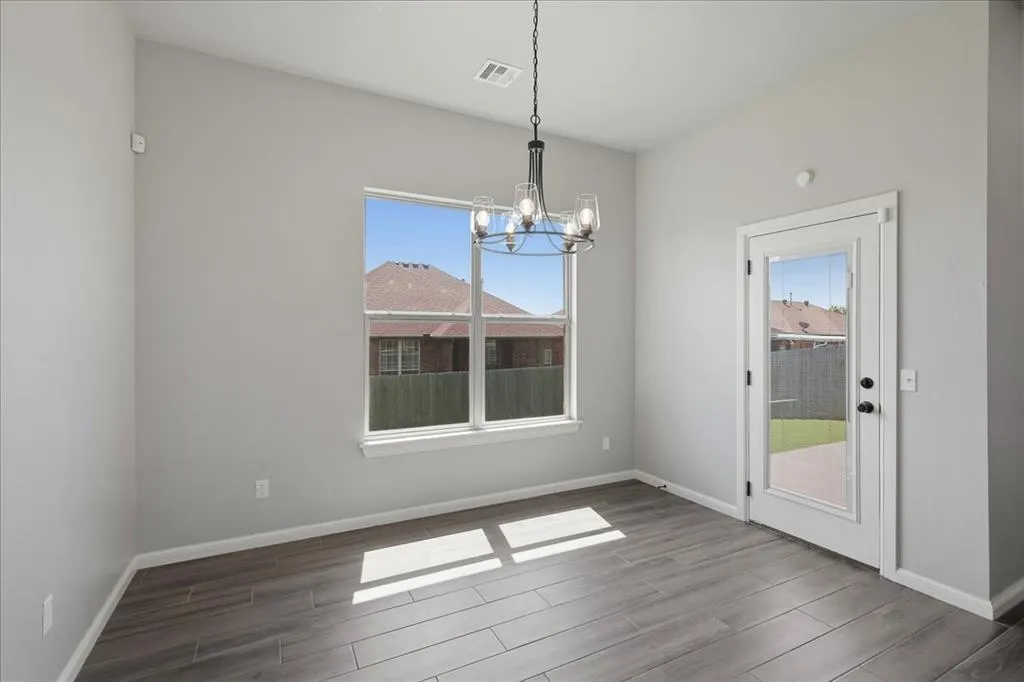 Photo 16 — 704 N Cottontail Way, Mustang, OK 73064