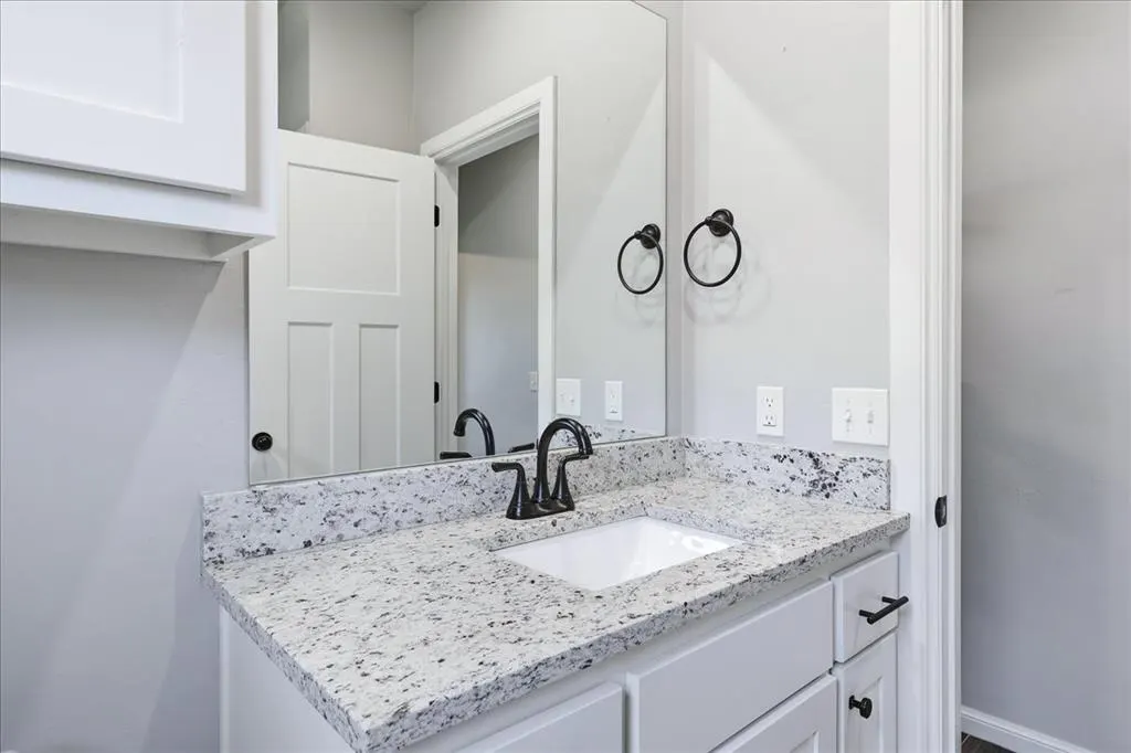 Photo 36 — 704 N Cottontail Way, Mustang, OK 73064