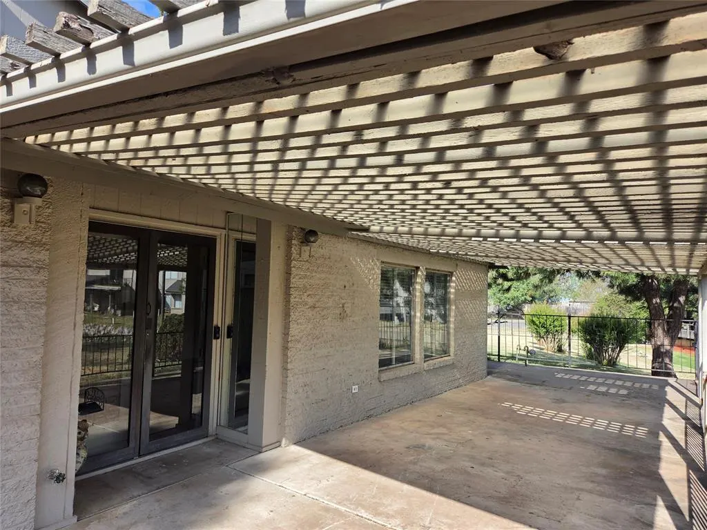 Front exterior — 9915 Hefner Village Place, Oklahoma City, OK 73162