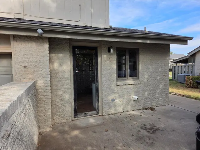 Photo 4 — 9915 Hefner Village Place, Oklahoma City, OK 73162