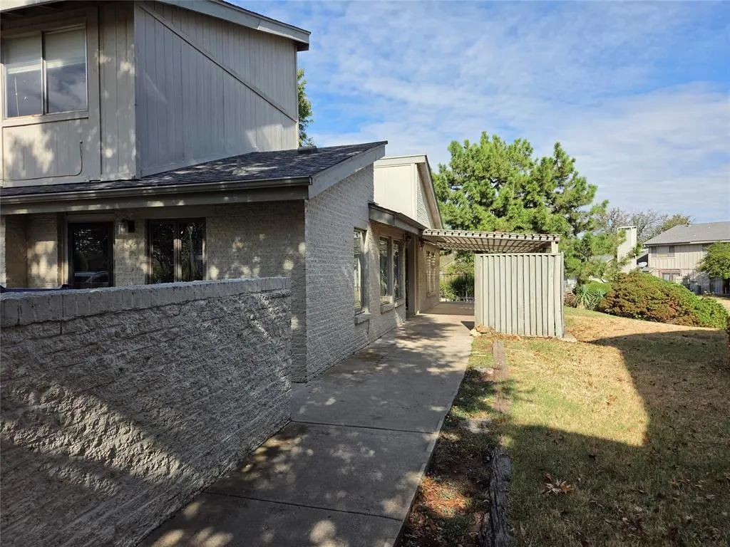 Photo 5 — 9915 Hefner Village Place, Oklahoma City, OK 73162