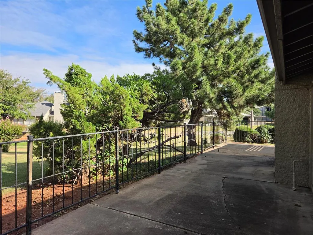 Photo 11 — 9915 Hefner Village Place, Oklahoma City, OK 73162