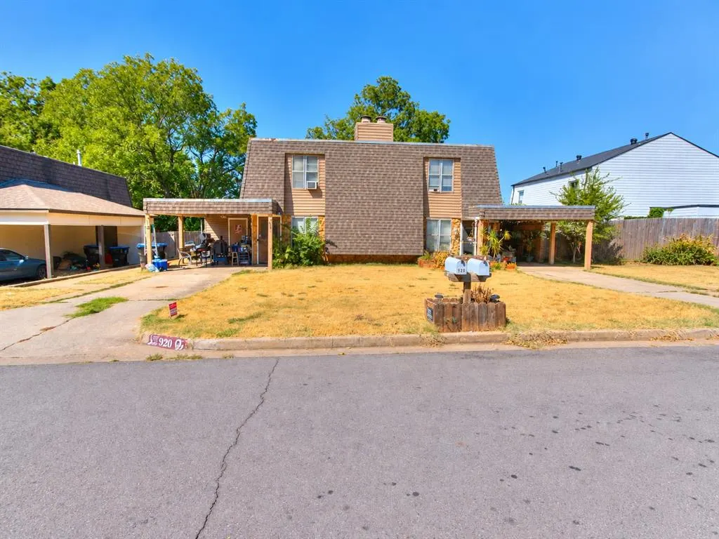 Front exterior — 920 Acacia Circle 922, Noble, OK 73068