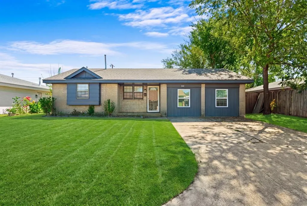 Front exterior — 852 NW 9th Street, Moore, OK 73160