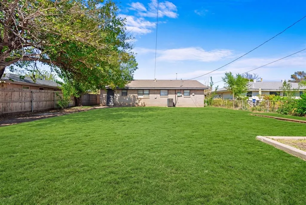 Photo 3 — 852 NW 9th Street, Moore, OK 73160