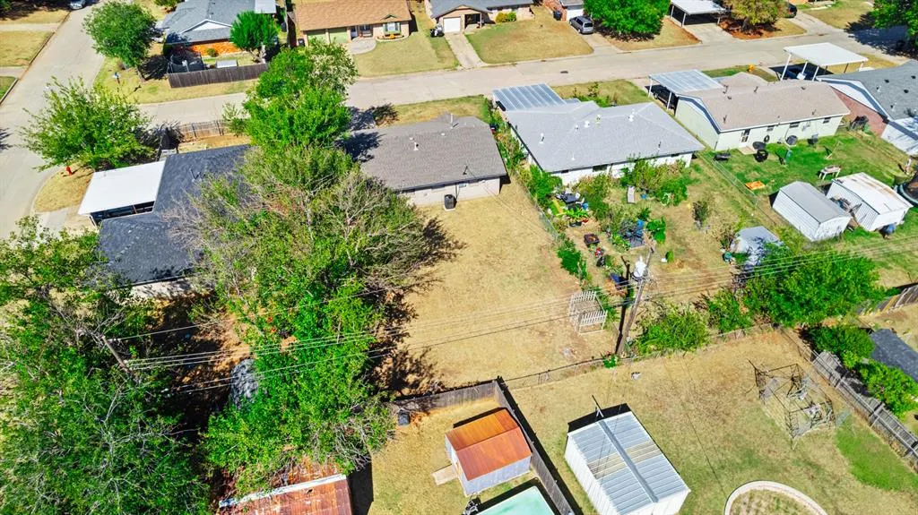 Photo 9 — 852 NW 9th Street, Moore, OK 73160