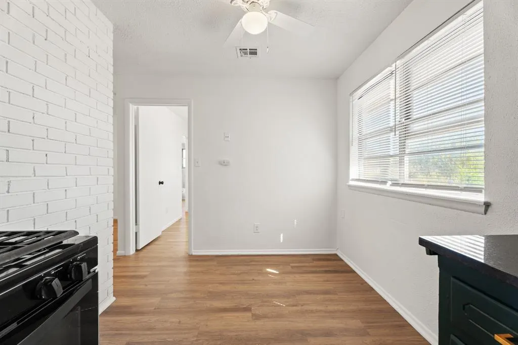 Photo 12 — 852 NW 9th Street, Moore, OK 73160