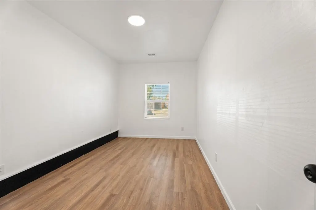 Photo 19 — 852 NW 9th Street, Moore, OK 73160