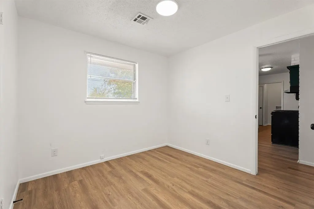 Photo 22 — 852 NW 9th Street, Moore, OK 73160