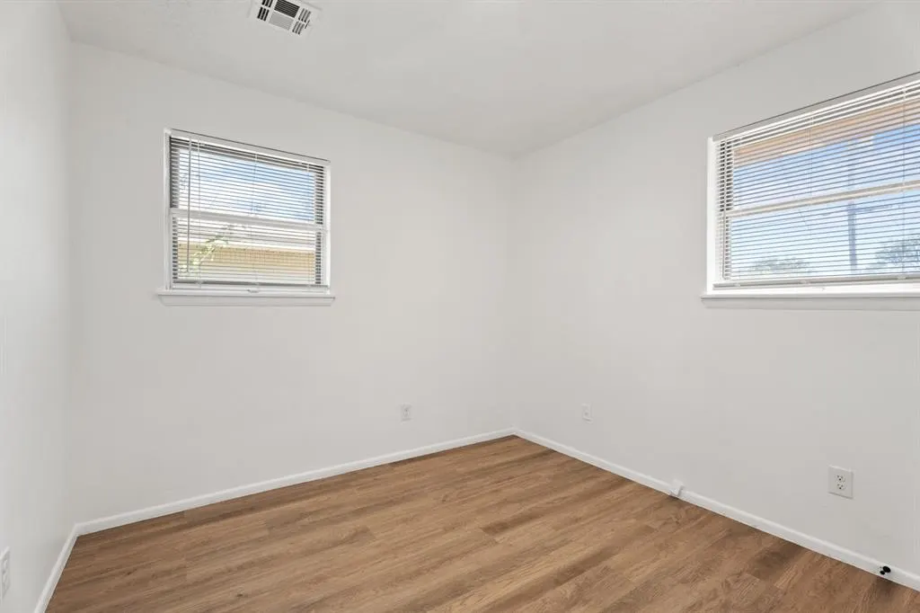 Photo 25 — 852 NW 9th Street, Moore, OK 73160