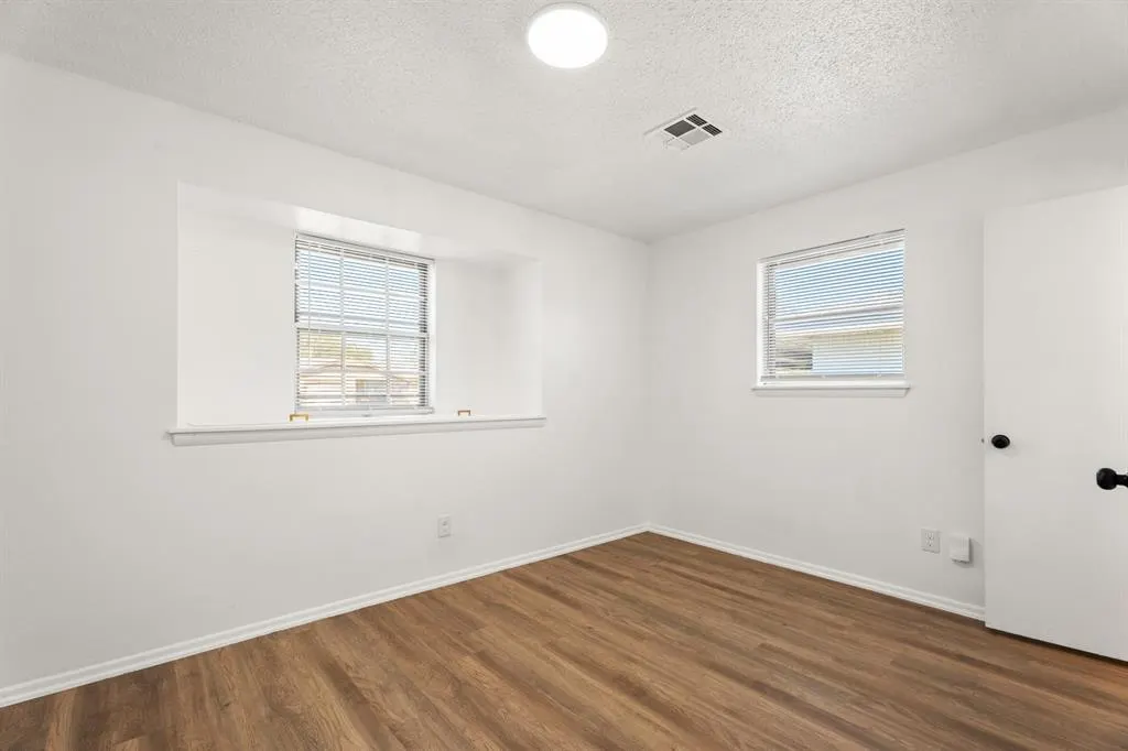Photo 28 — 852 NW 9th Street, Moore, OK 73160