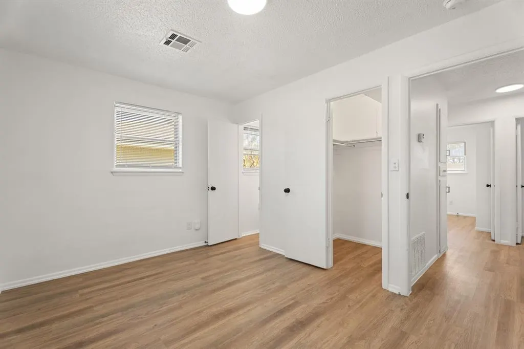 Photo 29 — 852 NW 9th Street, Moore, OK 73160