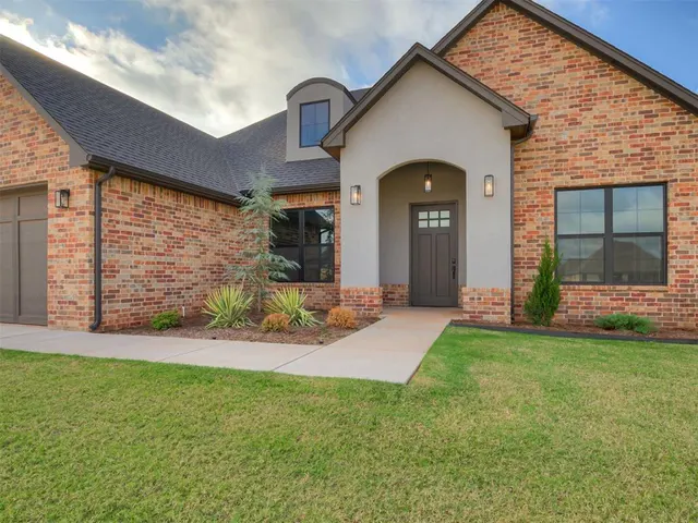 Photo 2 — 2218 W Cole Drive, Mustang, OK 73064
