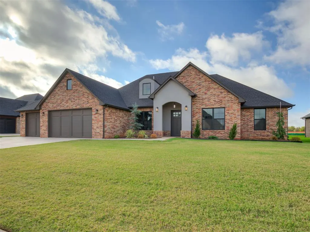 Photo 3 — 2218 W Cole Drive, Mustang, OK 73064